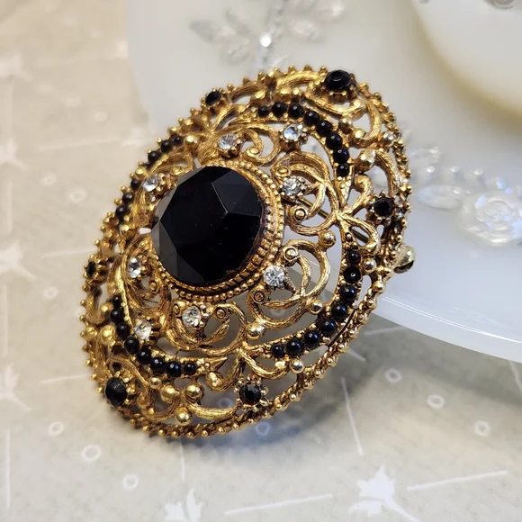 Vintage Florenza Black Rhinestone Mourning Brooch in Gold-tone - Picture 5 of 8
